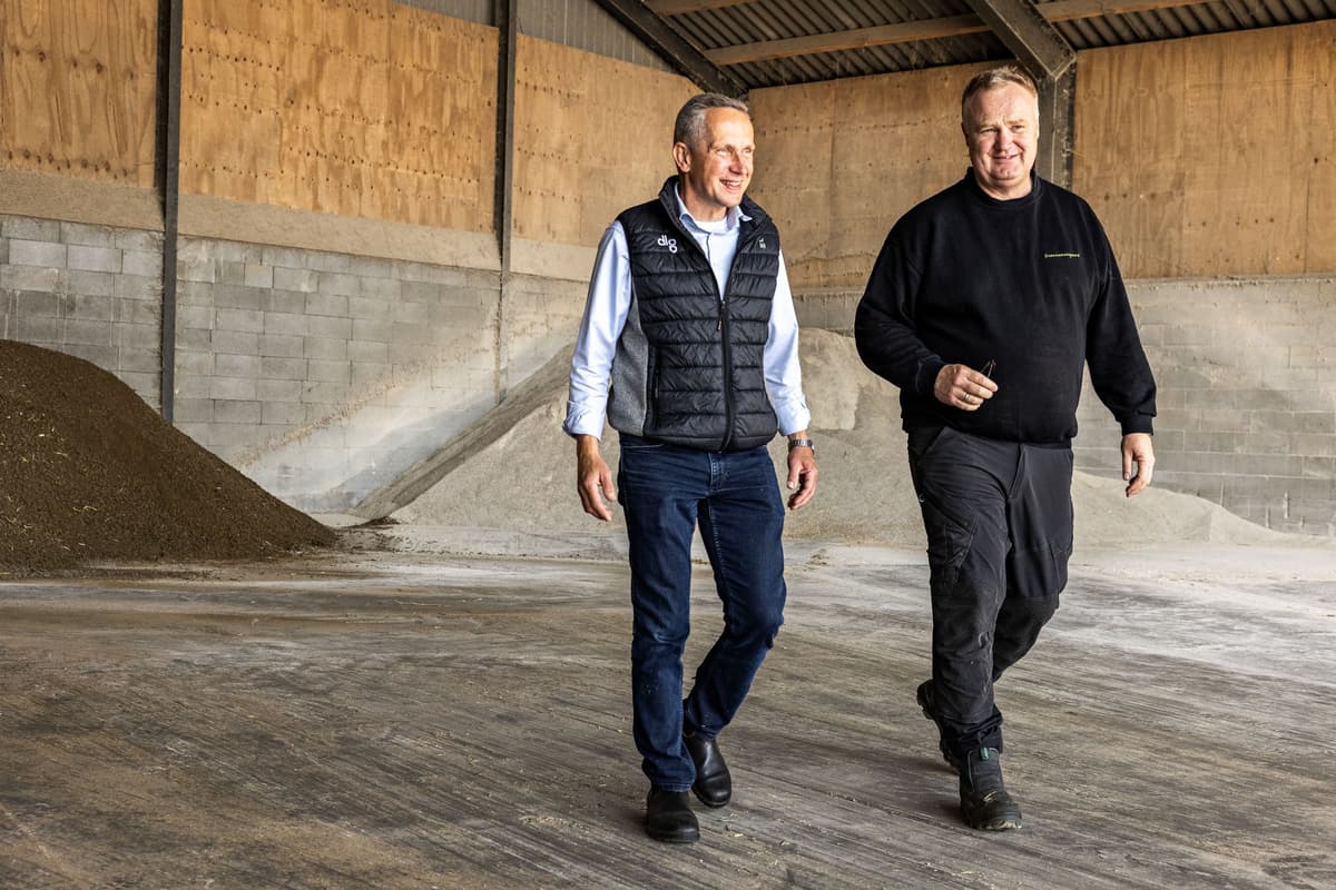 A farmer and a dlg representative walking together.